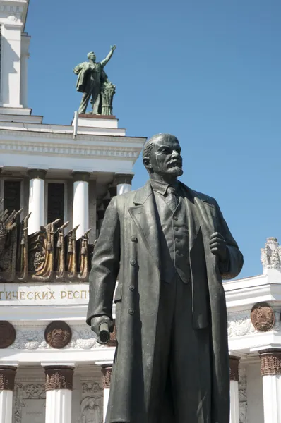 VVC, Main pavillion and Lenin monument — Stock Photo, Image