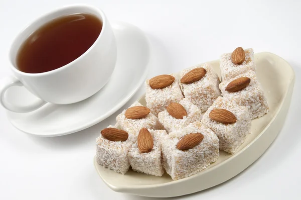 Turkish delight and tea — Stock Photo, Image