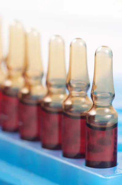 Ampules with red liquid, close-up — Stock Photo, Image
