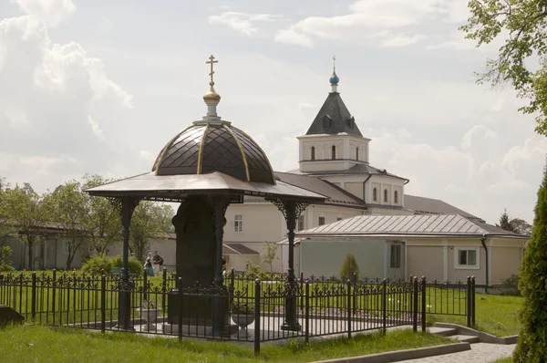 Vladimir Ícone da igreja de Nossa Senhora sobre o portão — Fotografia de Stock