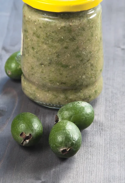 Bagas de feijoa e engarrafamento — Fotografia de Stock