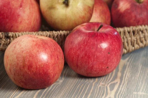 แอปเปิ้ลสีแดงสวยงาม — ภาพถ่ายสต็อก