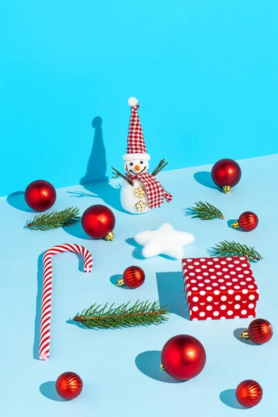 Modello Creativo Realizzato Con Neve Bianca Varie Decorazioni Natalizie Confezione — Foto Stock