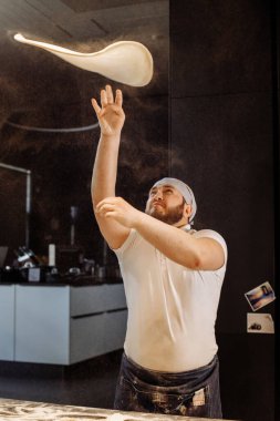 Fırında ya da evde elle para kazanıyordum. Havada un bulutu.