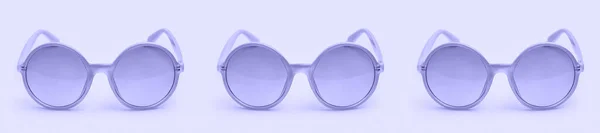 줄을 지어 놓은 선글라스 세 개 — 스톡 사진