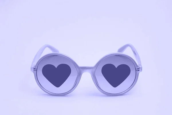 Sevgililer Günü Nde Çerçevenin Tam Ortasında Kalpleri Gözlüklü Bir Peri — Stok fotoğraf