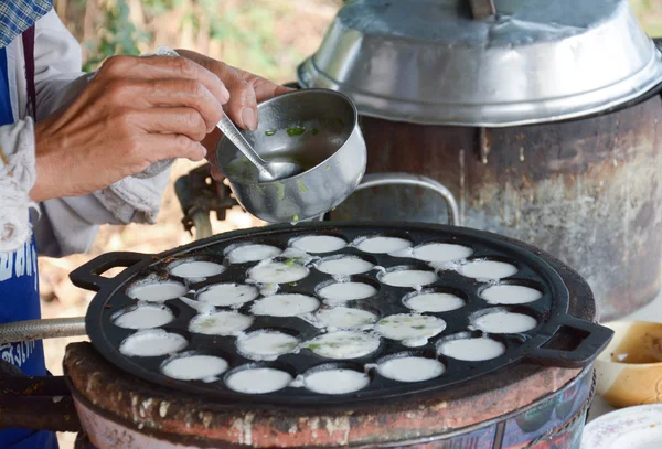 Kind of Thai sweetmeat Coconut milk mix with powder fried dessert — Stock Photo, Image