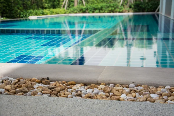 Residential swimming pool in backyard — Stock Photo, Image
