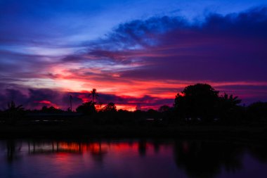 Silouette günbatımı alacakaranlıkta, Samutprakarn Tayland