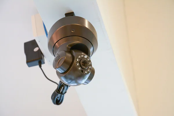 Binada, tavanda CCTV — Stok fotoğraf