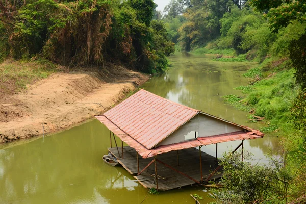 Floating house in river, Thailand — Stock Photo, Image