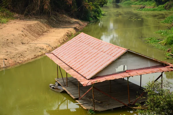 Nehir, Tayland'ın yüzen evde — Stok fotoğraf