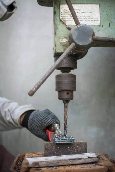 Carpenter Hands Using Drill Steel — стоковое фото
