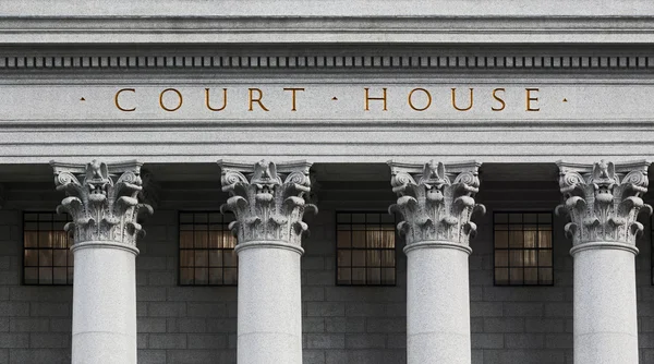 Inscription on the courthouse — Stock Photo, Image