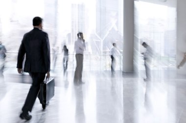 bir grup insan lobi İş Merkezi