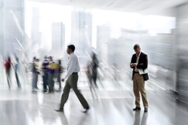 bir grup insan lobi İş Merkezi