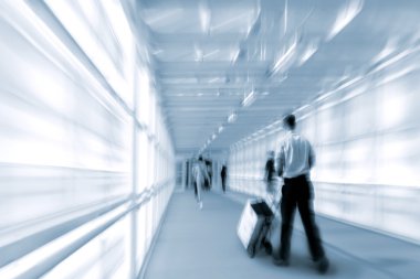 Acele saat içinde lobi