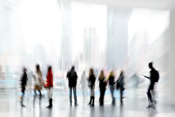 Gruppe von Menschen im Lobby Business Center — Stockfoto