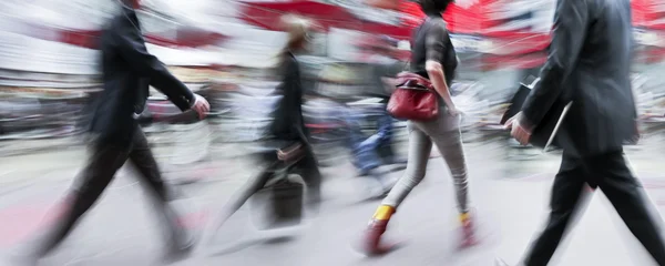 Bewegung verschwommen Geschäftsleute auf der Straße — Stockfoto