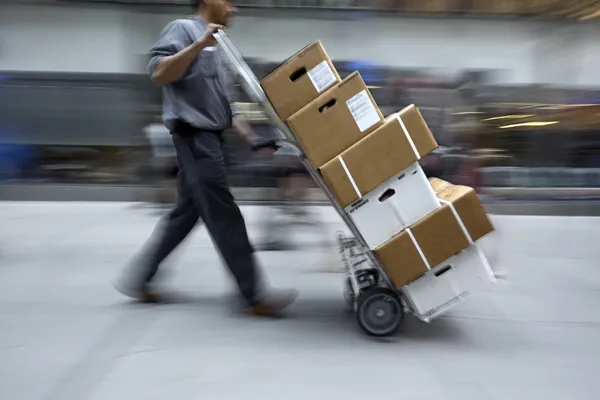 Delivery on the dolly by hand — Stock Photo, Image