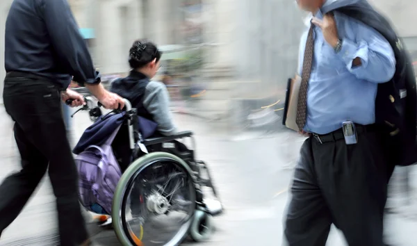 Handicapés dans une rue de la ville — Photo