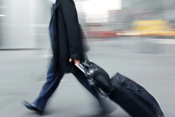 Motion blurred business people walking on the street — Stock Photo, Image