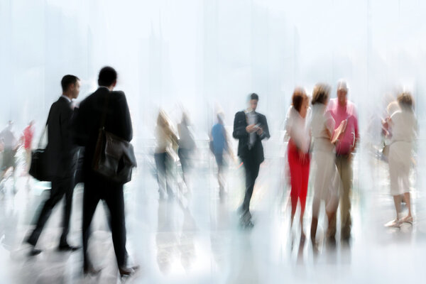 группа людей в бизнес-центре лобби
