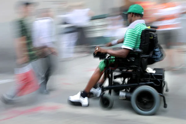 Disabili in una strada della città — Foto Stock