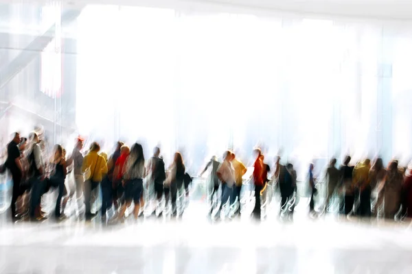 Gruppe von Menschen im Lobby Business Center — Stockfoto