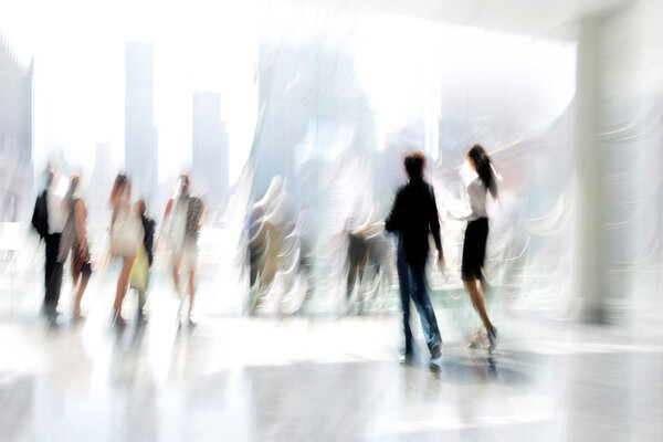 группа людей в бизнес-центре лобби
