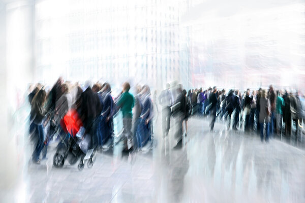 группа людей в бизнес-центре лобби
