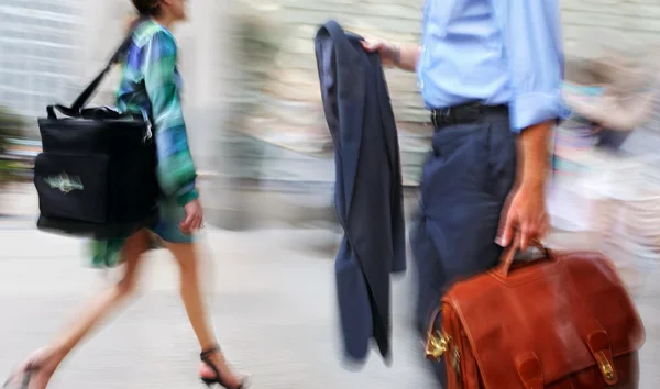 Bewegung verschwommen Geschäftsleute auf der Straße — Stockfoto