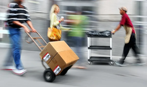 Delivery on the dolly by hand — Stock Photo, Image