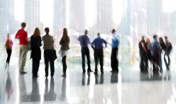 Gruppe von Menschen im Lobby Business Center — Stockfoto