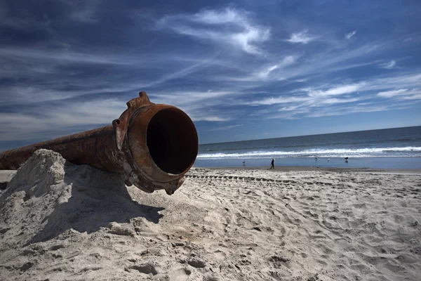 Rusty pipes along the sea beach — Stock Photo, Image