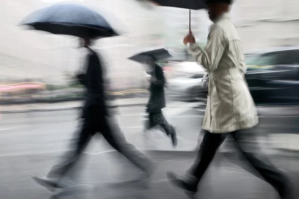 Regenachtige dag bewegingsonscherpte — Stockfoto