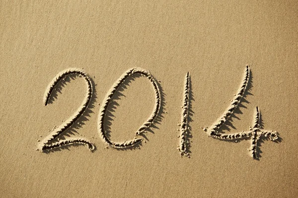 2014 año escrito en la playa de arena — Foto de Stock