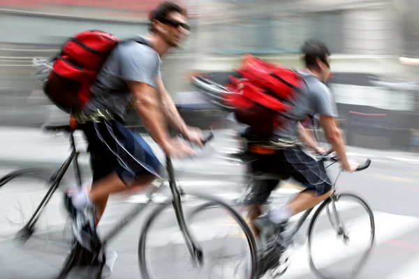 Verzending met fiets in de stad — Stockfoto