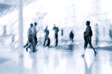 Acele saat içinde lobi