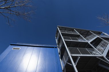 Merdivenler bina dışında