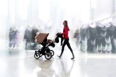 bir grup insan lobi İş Merkezi