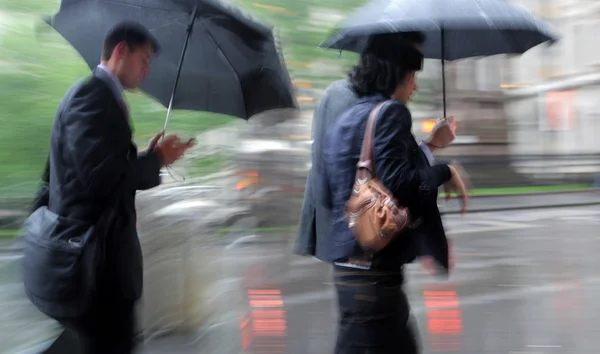 Regenachtige dag bewegingsonscherpte — Stockfoto