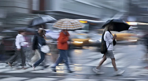 การเคลื่อนไหวในวันที่ฝนตกเบลอ — ภาพถ่ายสต็อก