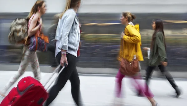 Motion blurred business people walking on the street — Stock Photo, Image