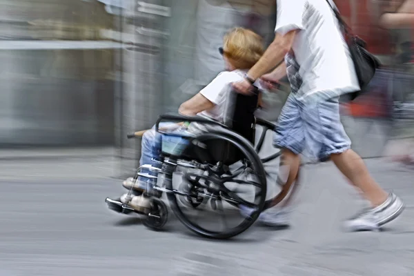 Disabili in una strada della città — Foto Stock