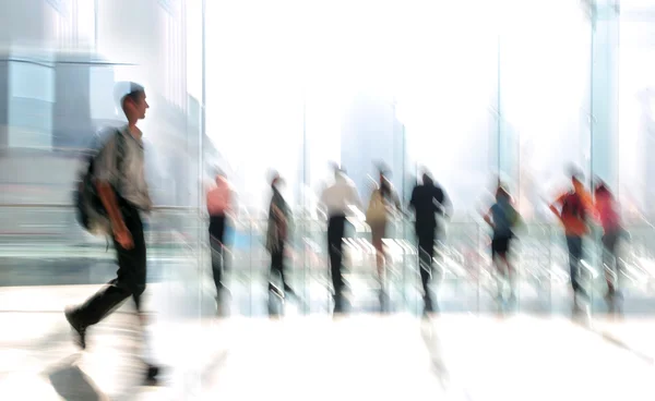 Groupe de personnes dans le lobby centre d'affaires — Photo