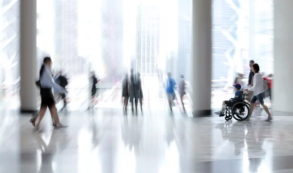 Gruppe von Menschen im Lobby Business Center — Stockfoto