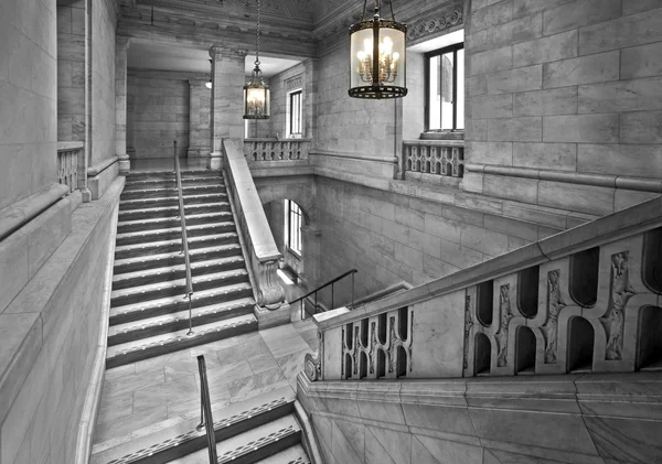 Escadas dentro do edifício vintage — Fotografia de Stock