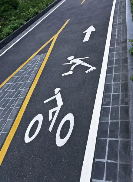 Path for cyclists and skaters — Stock Photo, Image