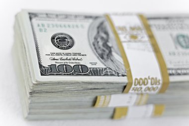 yüz dolar faturaları yığını